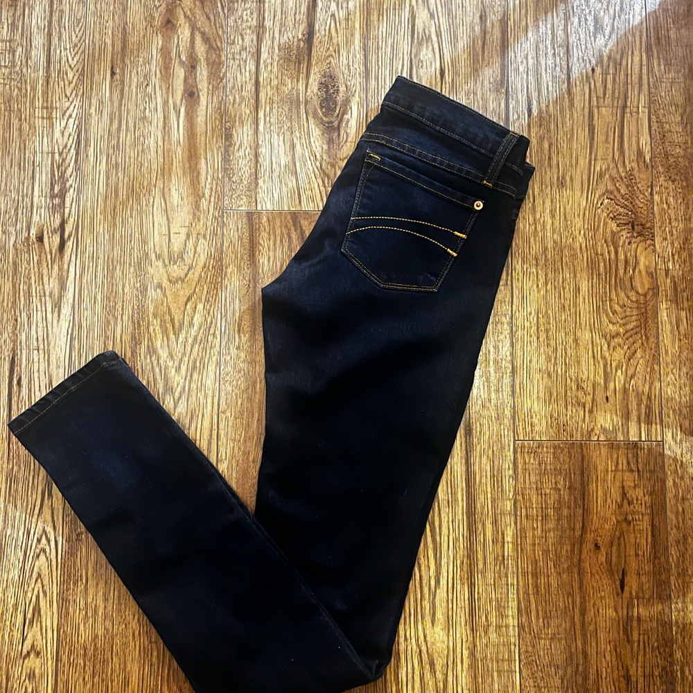 Elegant Dark Wash Skinny Jeans for Women NWOT